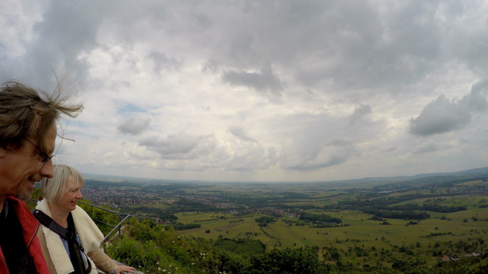 Bild  2016-06-12-1318.MP4 snapshot 00.07 [2016.06.17 23.41.10] wird geladen, bitte warten...